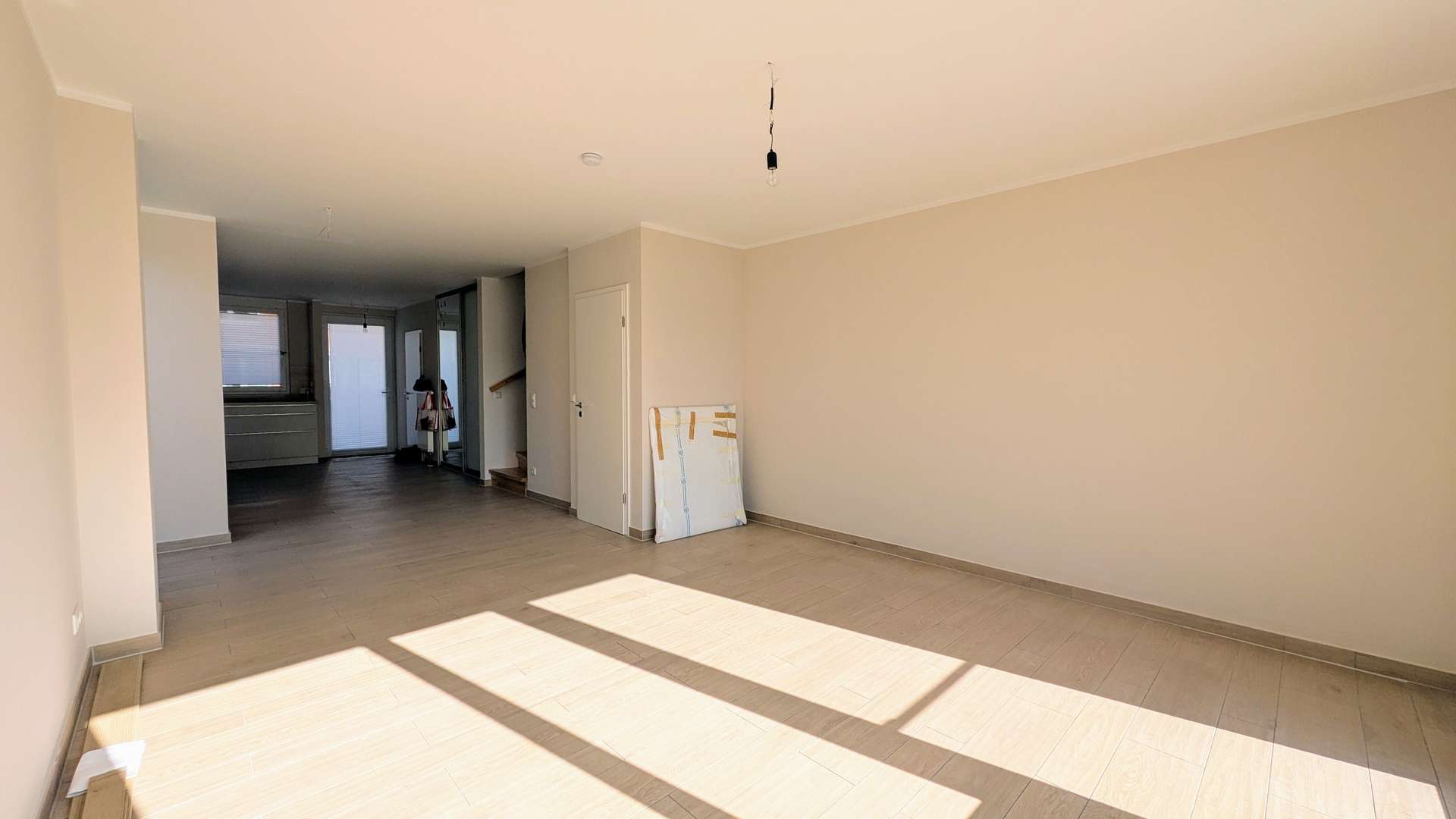 Exklusives Reihenendhaus am Wasser: Elegantes Wohnen im Grünen | Exclusive House by the Water – Berlin
