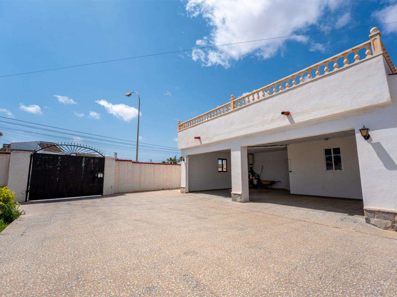 Villa mit 3 Schlafzimmern und 3 Badezimmern in Torrevieja| Ref: MA-17987-rev – Torrevieja