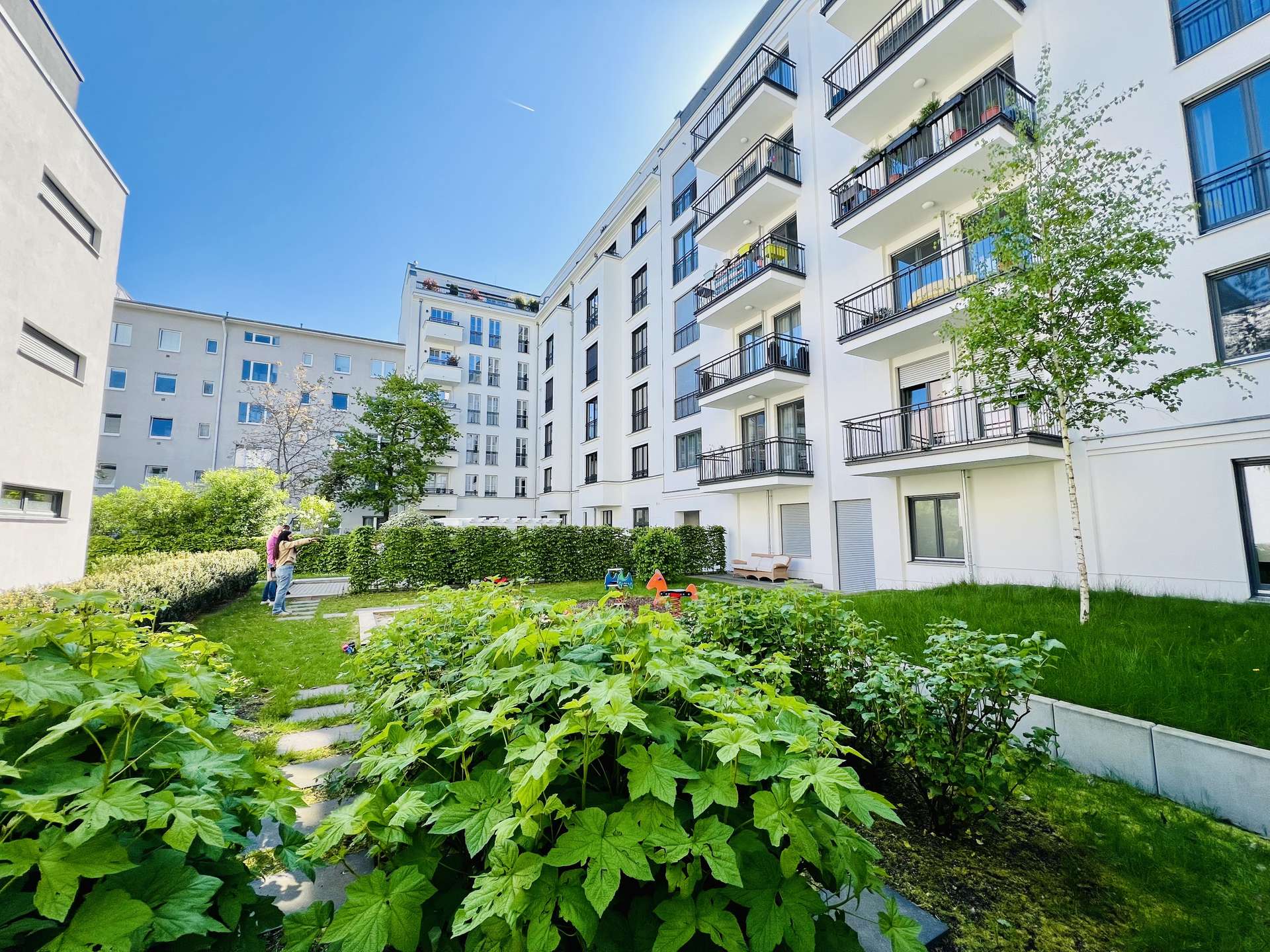Neubau Ladenfläche vermietet mit 4,5 % Rendite – Berlin