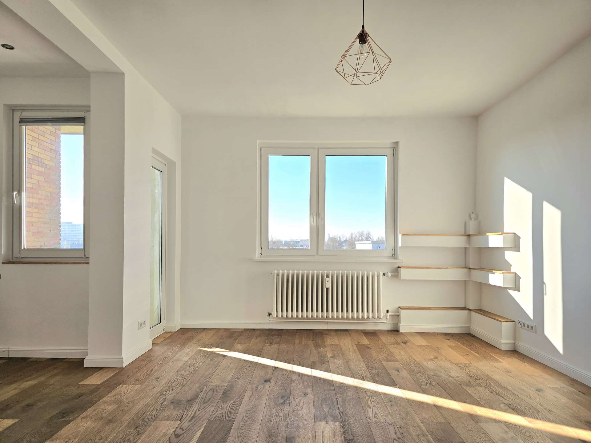 Nur der Himmel über Mir! - Bezugsfreie, Sanierte 1-Zimmer-Wohnung mit EBK und Balkon mit Weitblick – Berlin