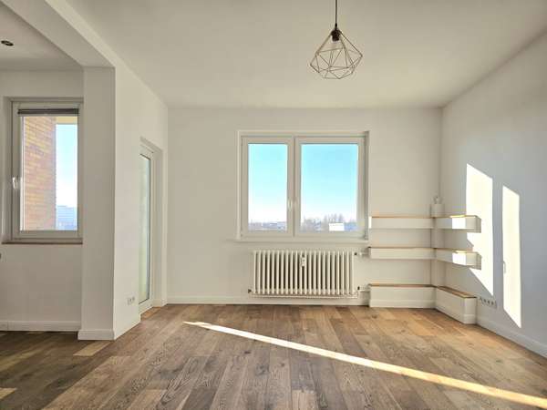 Only the sky above Me! - Vacant, renovated 1-room apartment with EBK and balcony with panoramic views
