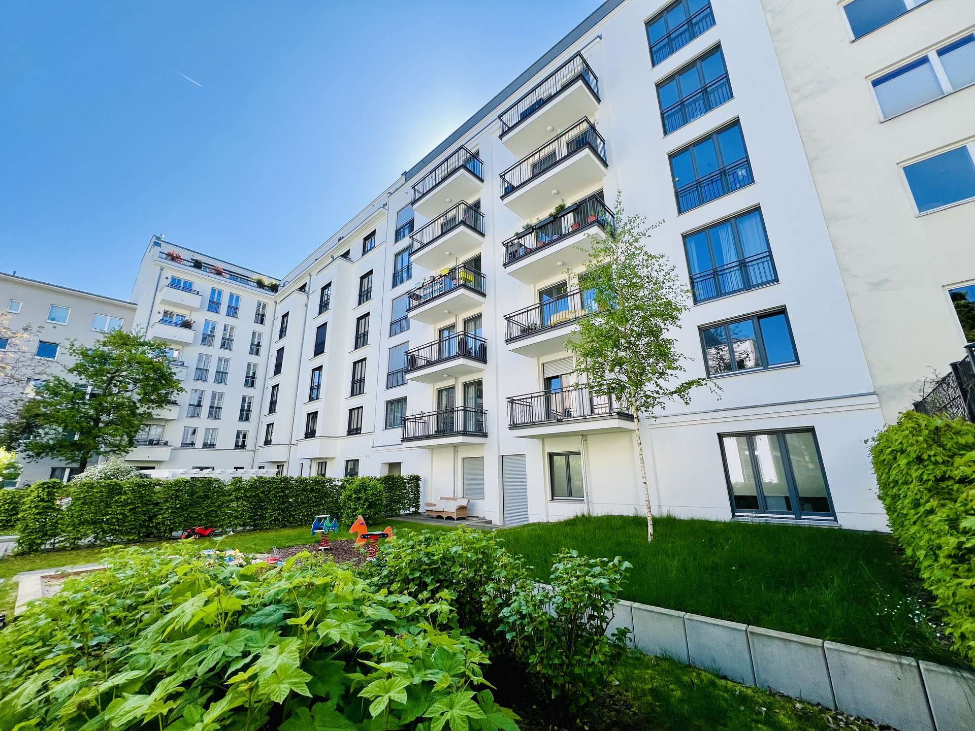 Neubau Ladenfläche vermietet mit 4,5 % Rendite – Berlin