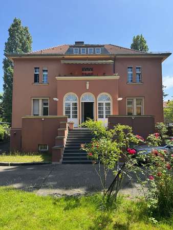 Arbeiten im Altbauflair: Schallgeschützte Räume mit Garten in Wilmersdorf