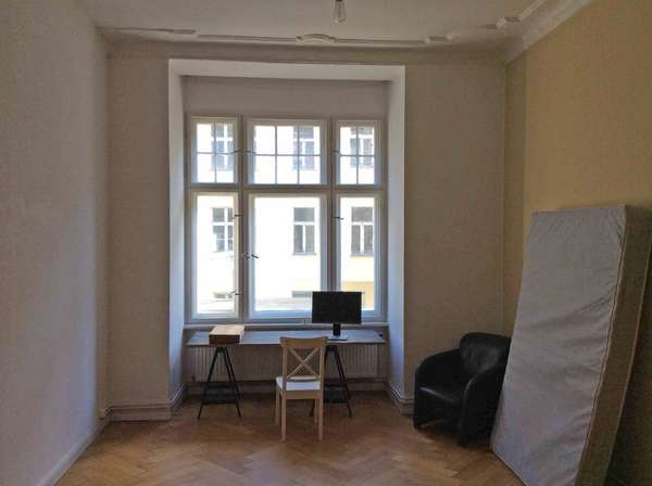 Helle 4-Zimmer-Altbauwohnung mit Balkon im Florakiez zum selbst verwirklichen - Bezugsfrei ab 2026