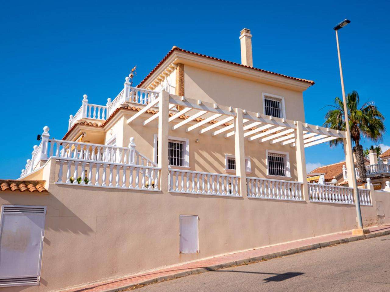 Villa mit 5 Schlafzimmern und 4 Badezimmern in Torrevieja| Ref: MA-17928-rev – Torrevieja