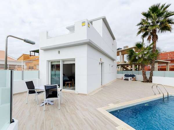 Neubau Villas mit 3 Schlafzimmern und 3 Badezimmern in Torrevieja| Ref: MA-2054B