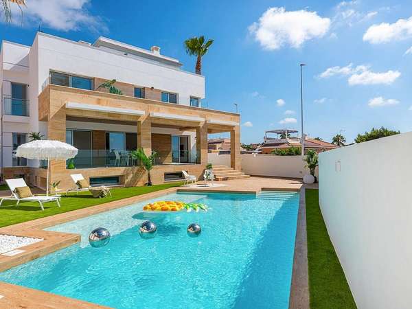 Neubau Villas mit 4 Schlafzimmern und 3 Badezimmern in Ciudad Quesada| Ref: MA-2267
