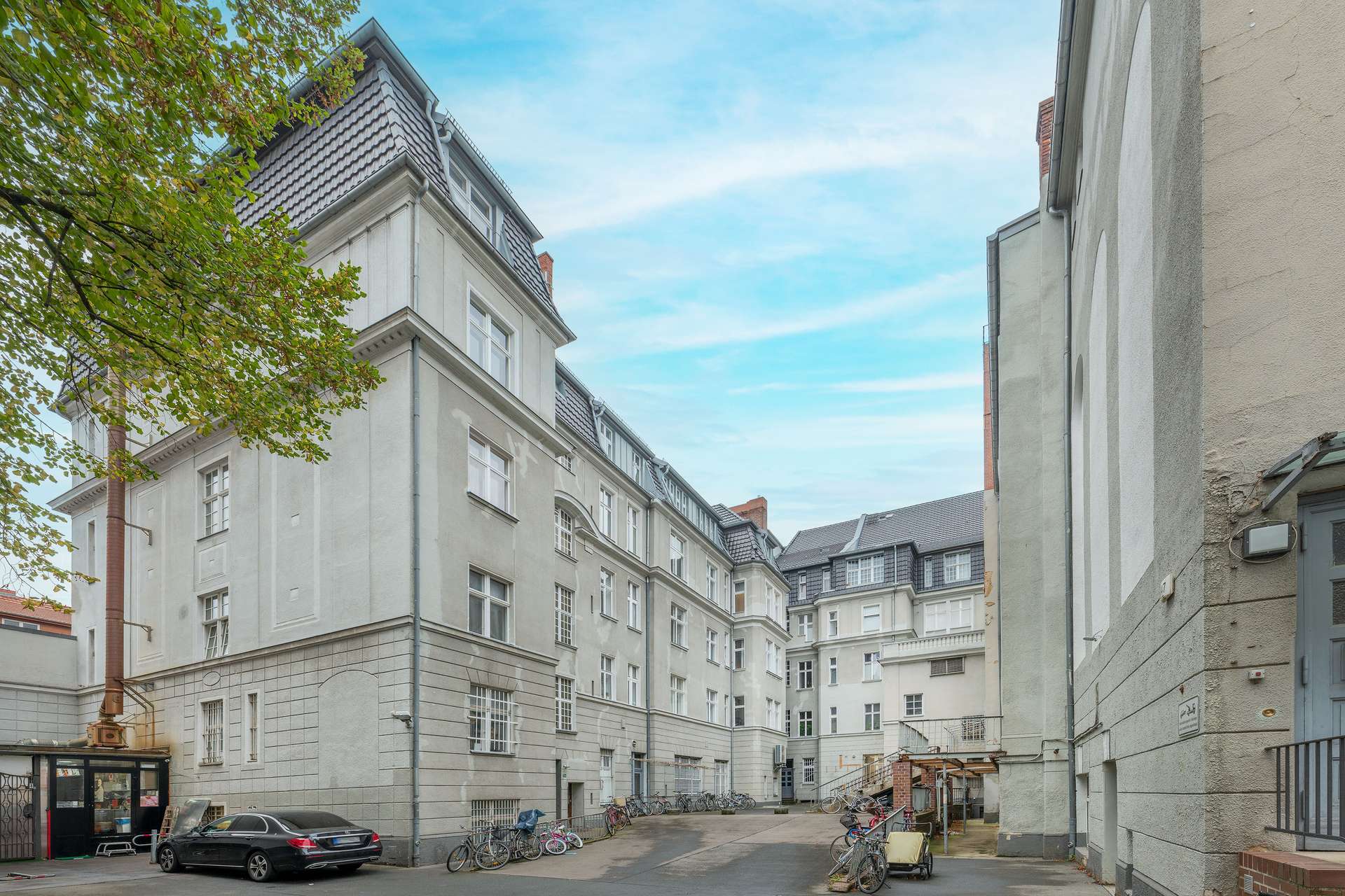 Wohn und Geschäftshaus mitten in der Stadt mit Entwicklungspotenzial – Berlin