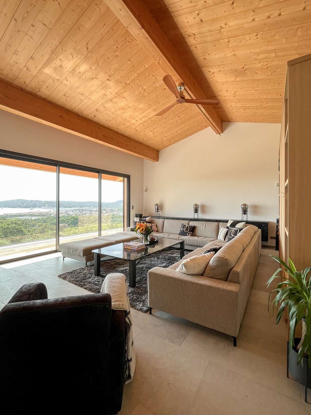 Traumhafte Luxusvilla in Grimaud: Panoramablick auf Berge und Meer! – Grimaud