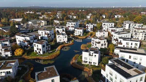 GELEGENHEIT: Exklusive Twin-Villa mit TG-Platz direkt am See im begehrten 5-Morgen