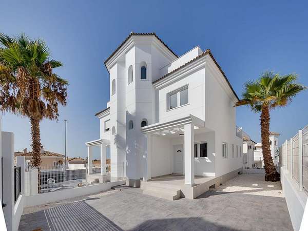 Neubau Villas mit 3 Schlafzimmern und 3 Badezimmern in La Marina| Ref: MA-2335B