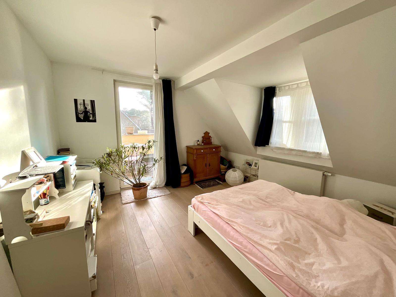 Zehlendorf um die Ecke: Einfamilienhaus in idyllischer Lage mit vier Schlafzimmer – Kleinmachnow