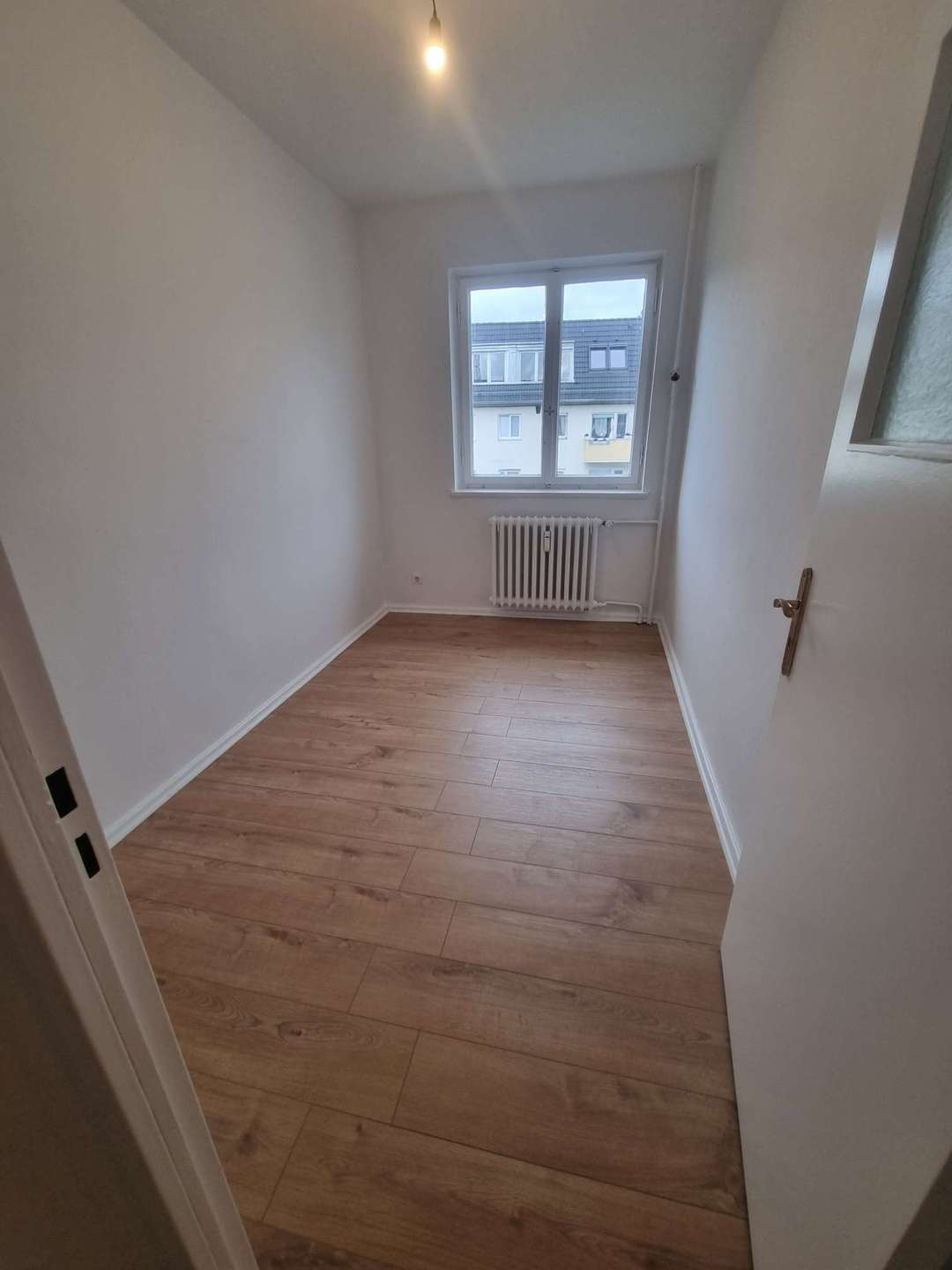 Stilvolle 2,5-Raum-Wohnung mit Einbauküche in Berlin Spandau – Berlin
