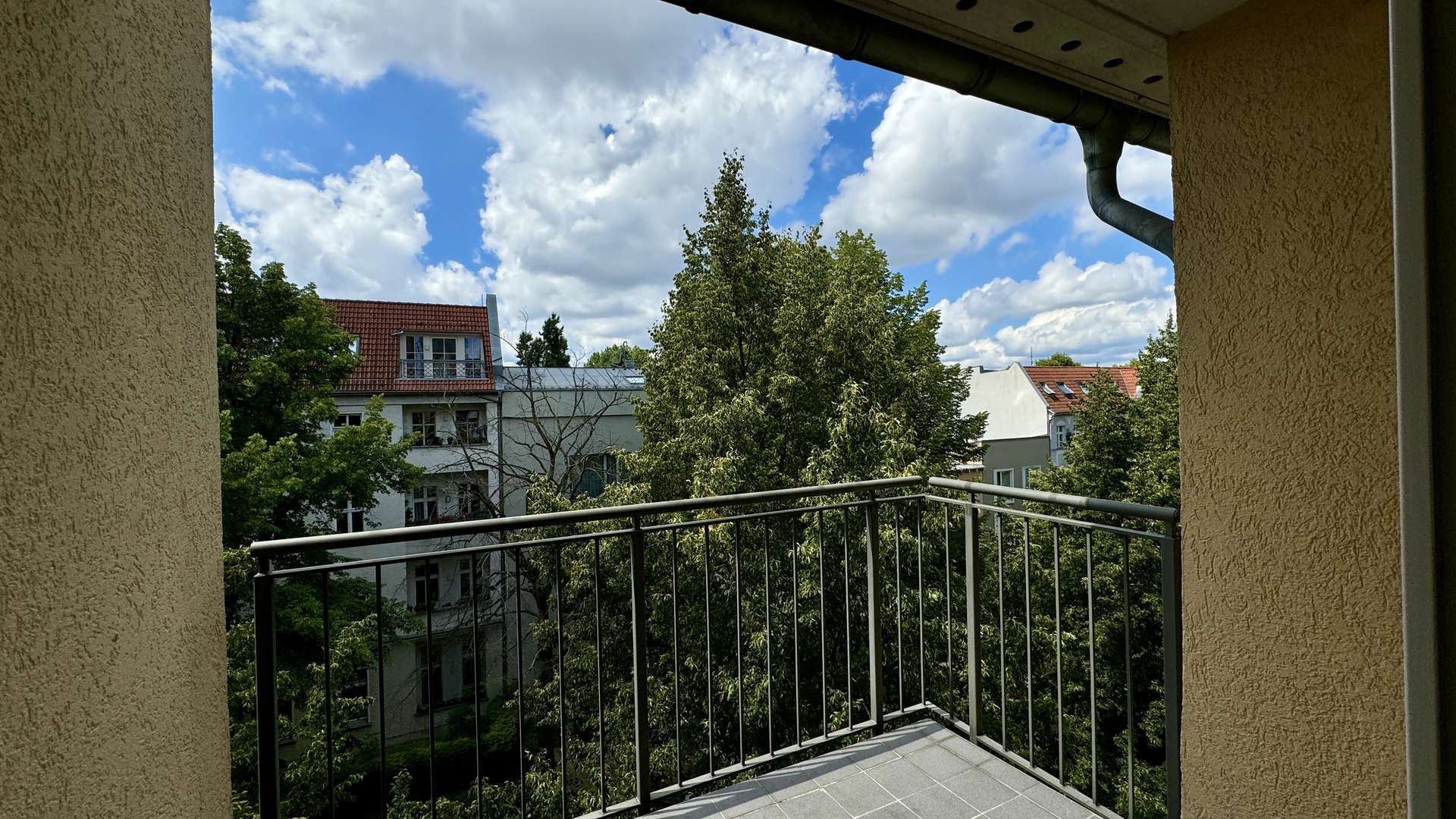Traumhafte 3-Zimmer-Wohnung mit zwei Balkonen in erstklassiger Lage in Weißensee – Berlin