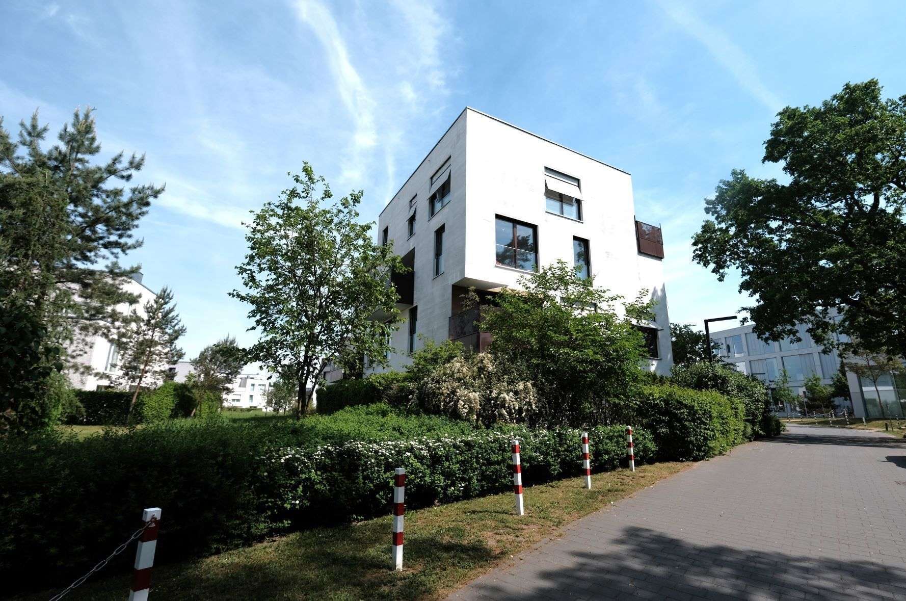 Bezugsfreies Wohntraum: 3-Zimmer-Appartement mit Privatgarten in begehrtem Dahlem – Berlin – Außenansicht