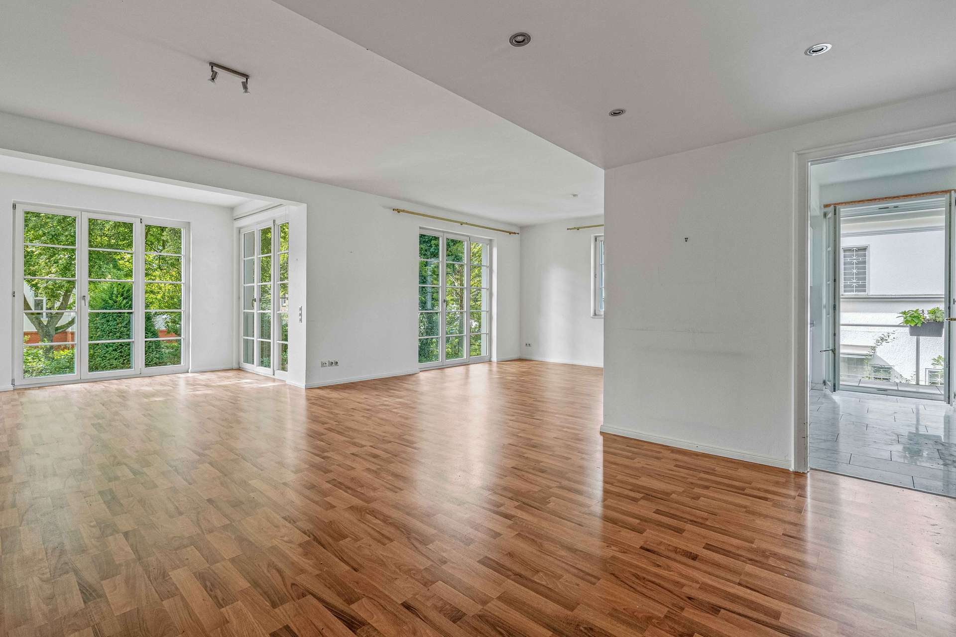 Bezugsfreie 3 - Zimmer-Eigentumswohnung in exklusiver Grunewaldlage – Wohnen wie im privaten Resort – Berlin