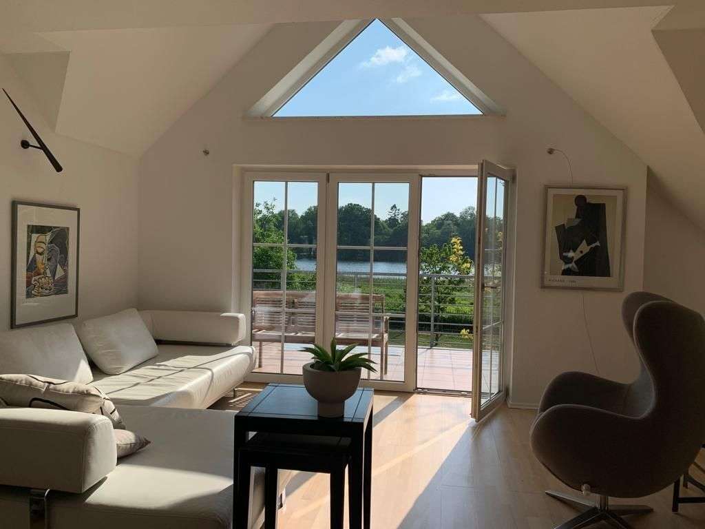 Lichtdurchflutetes Architektenhaus in traumhafter Seelage – Falkensee