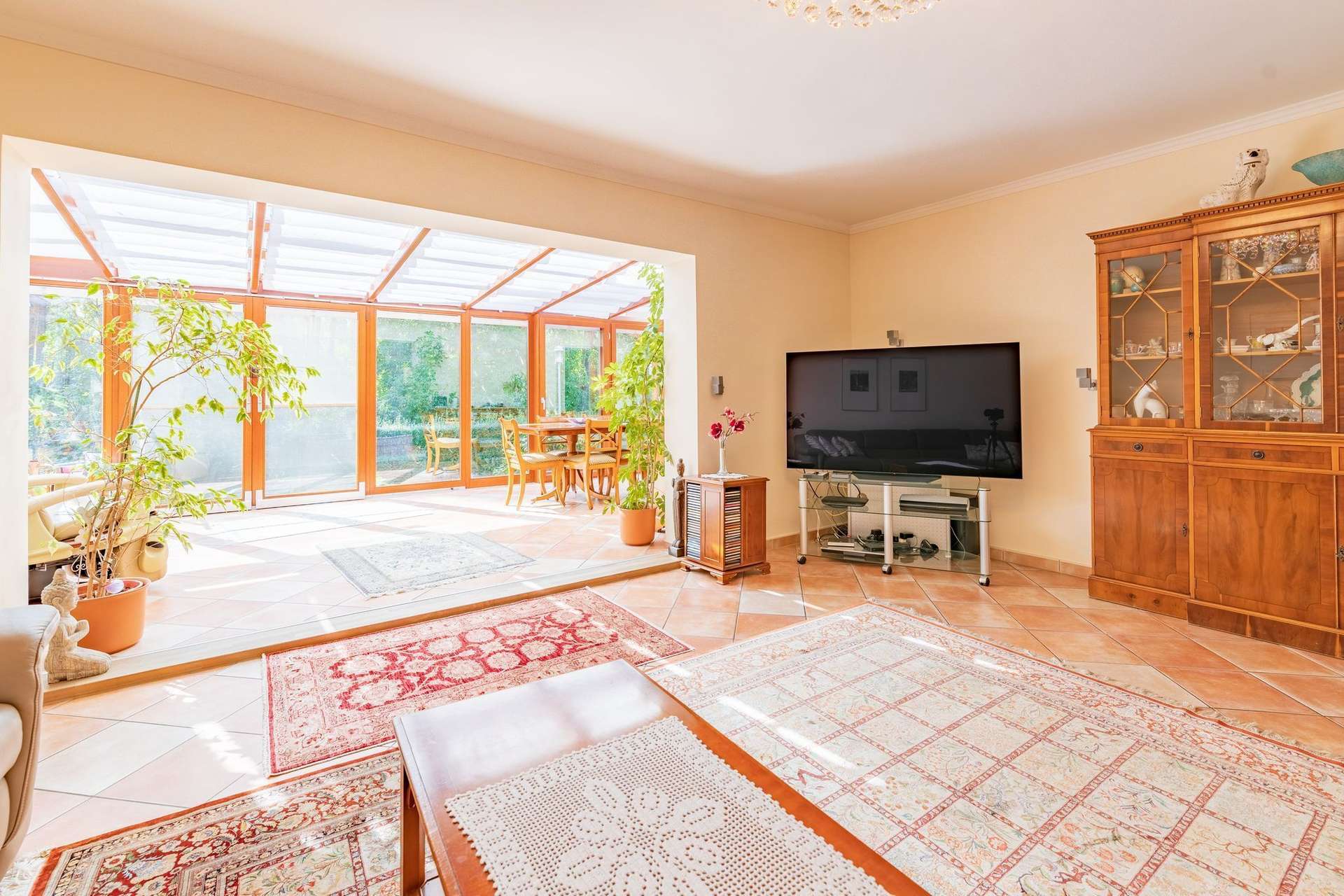 Gepflegtes Einfamilienhaus mit Pool und Wintergarten in idyllischer Lage in Potsdam – Potsdam