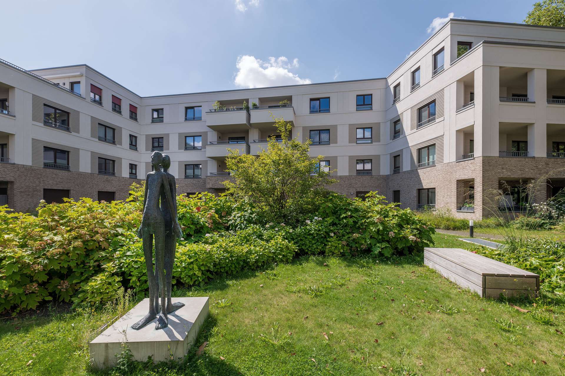 Helle und gut geschnittene Neubauwohnung mit 2 Terrassen – Berlin