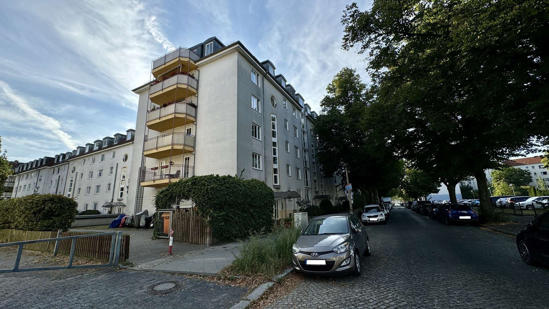Großzügige 3-Zimmer-Dachgeschosswohnung mit Balkon und toller Anbindung in historischer Lage – Berlin