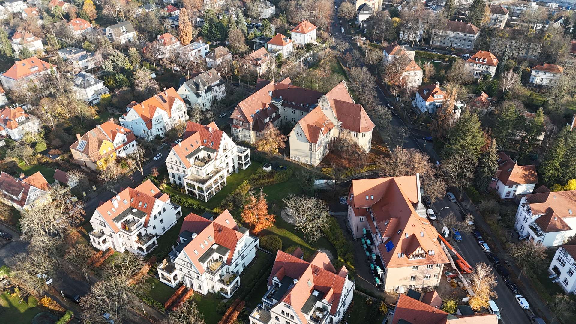 Exklusive Etagenwohnung in Dahlem: Erstbezug in saniertem Altbau mit Aufzug – Berlin