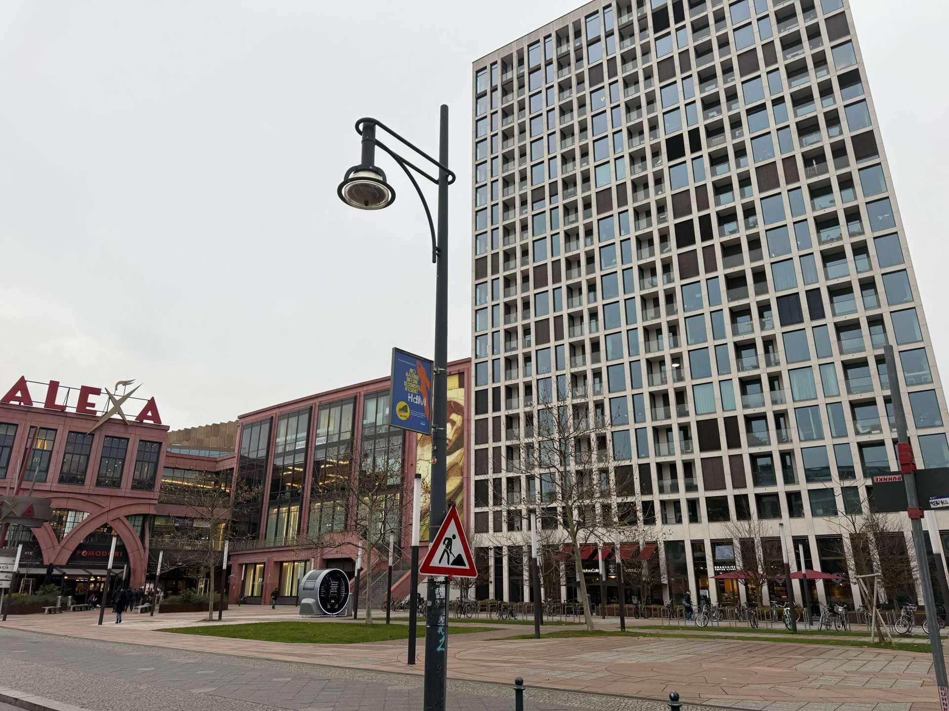 Direkt am ALEXA: Attraktive Gewerbeeinheit nahe Alexanderplatz – Berlin