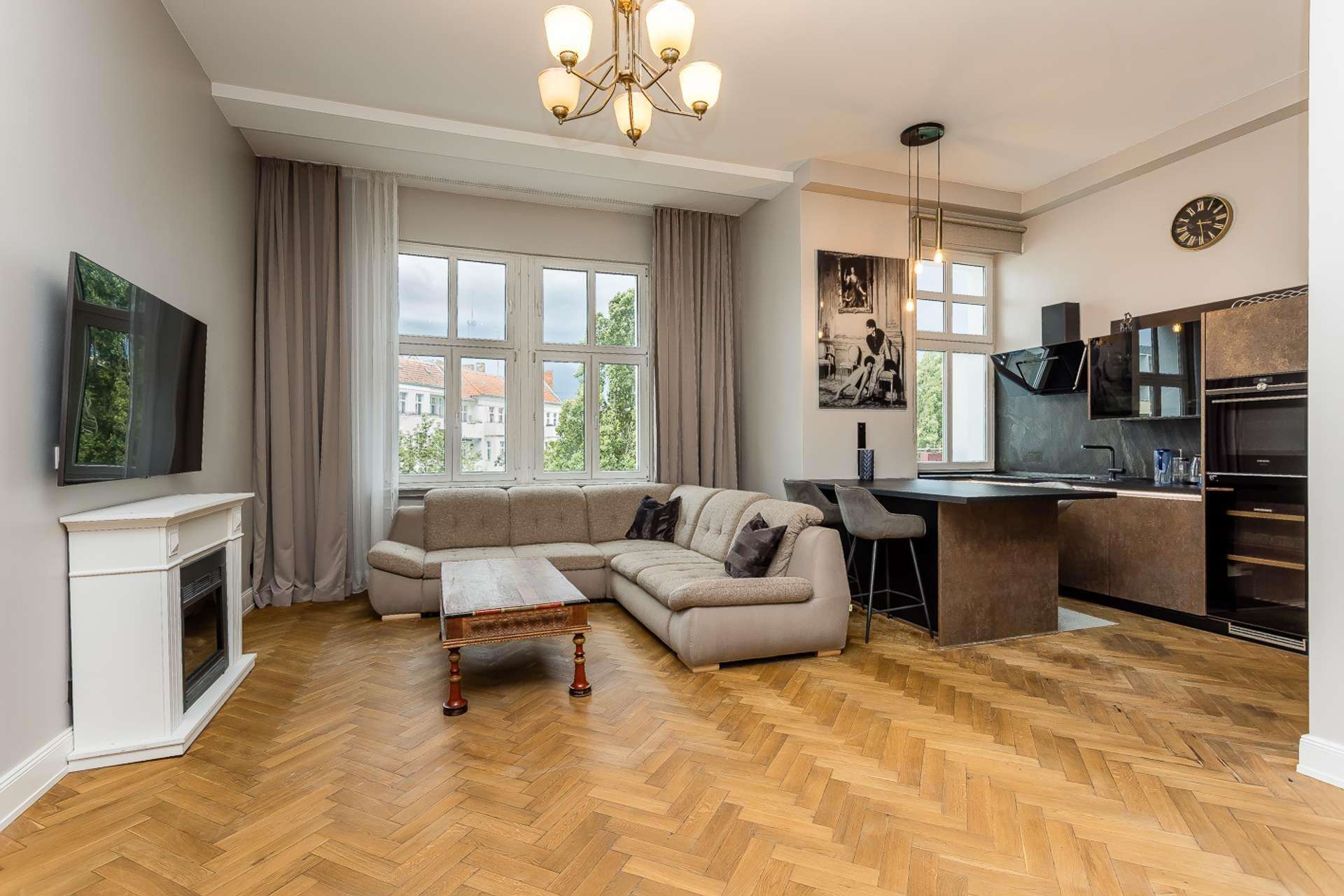 Hochwertig sanierte Altbauwohnung – Berlin