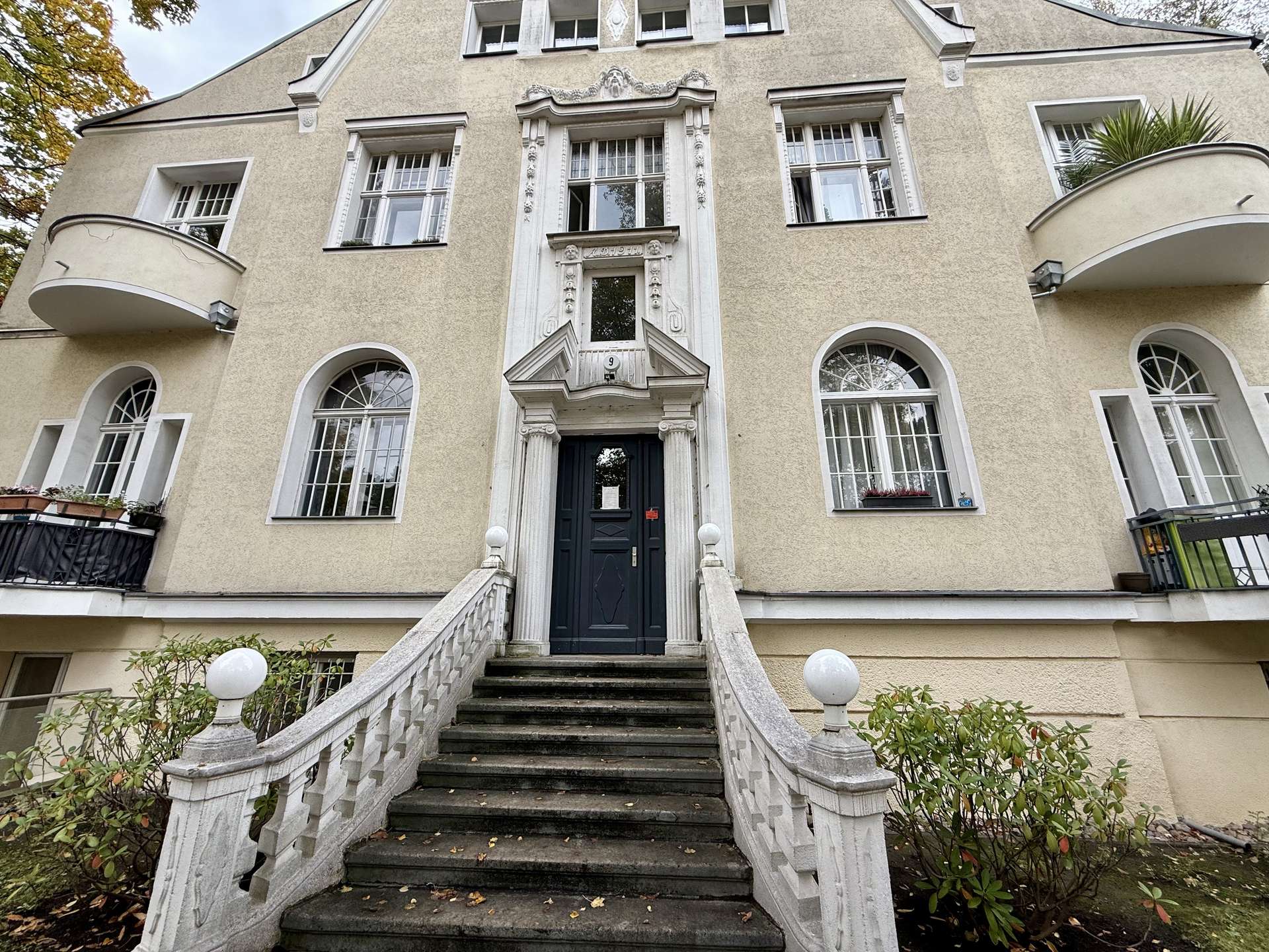 Nur 150 Meter vom Roseneck entfernt – Berlin