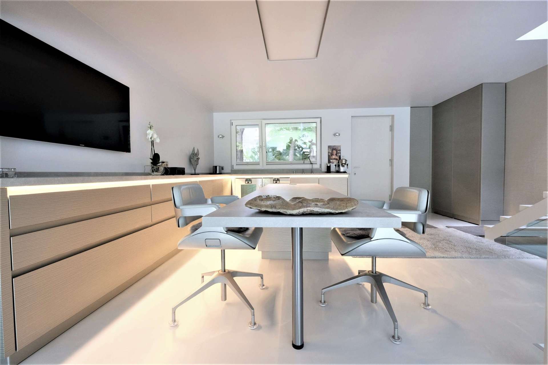 Außergewöhnliches Wohnerlebnis: Design-Townhouse am Hagenplatz mit Pool & Garage – Berlin