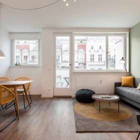 Commission-free for the buyer: Bright, modern 3-room apartment with balcony in the popular Stephankiez