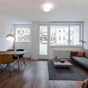 Bright 3-room apartment with west-facing balcony in the popular Stephankiez - available now