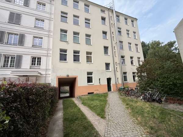 Charmante Altbauwohnung mit Gestaltungspotenzial im ruhigen zweiten Gartenhaus