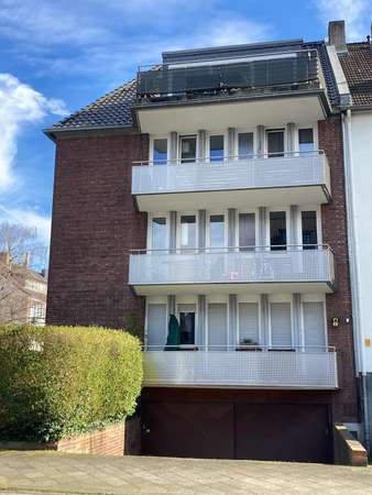 Attraktives Mehrfamilienhaus mit 7 Wohneinheiten und 2 Garagen – sehr gute Kapitalanlage
