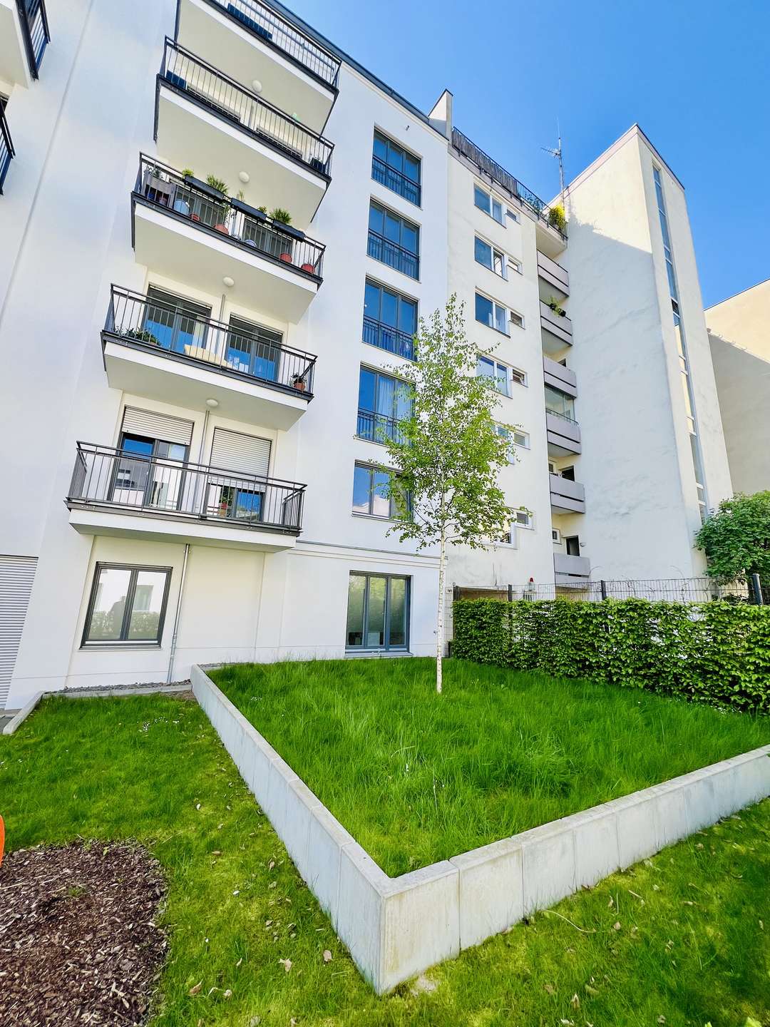 Neubau Ladenfläche vermietet mit 4,5 % Rendite – Berlin