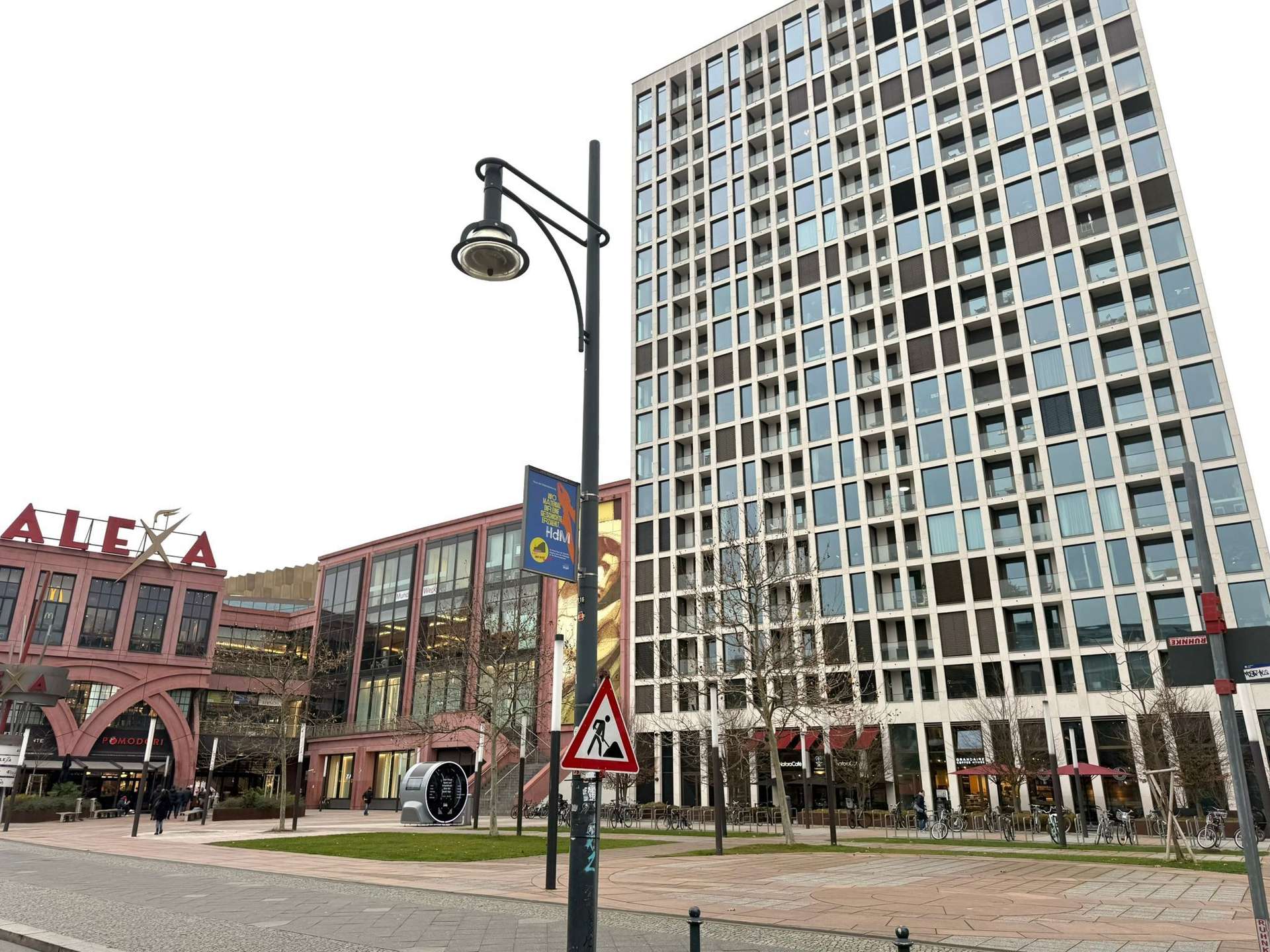 Direkt am ALEXA: Attraktive Gewerbeeinheit nahe Alexanderplatz – Berlin