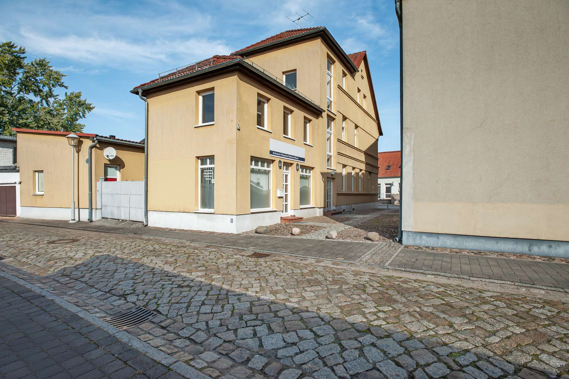 Vermietetes Wohn- und Geschäftshaus in Rhinow – ideal als Kapitalanlage! – Rhinow