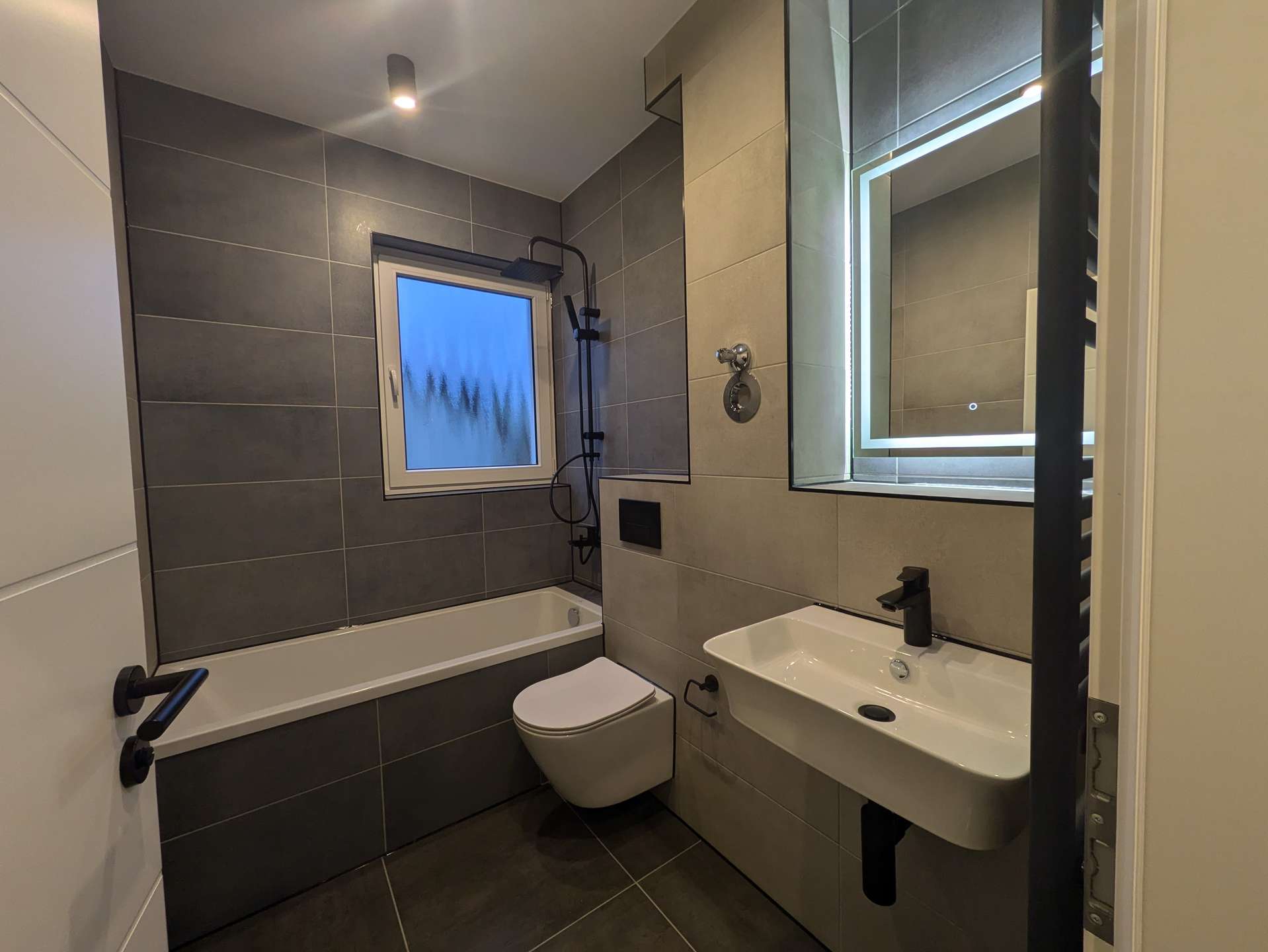 Ihr neues Zuhause in Spandau! Kernsanierte 2-Zimmer-Wohnung mit Balkon und Wohlfühlfaktor – Berlin 