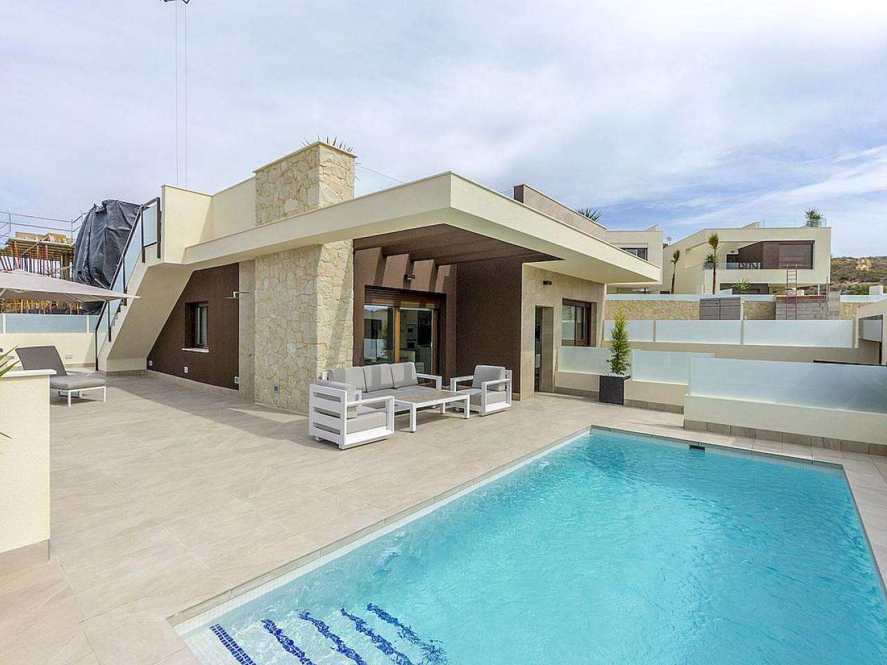 Neubau Villas mit 3 Schlafzimmern und 4 Badezimmern in Rojales| Ref: MA-1768 – Rojales