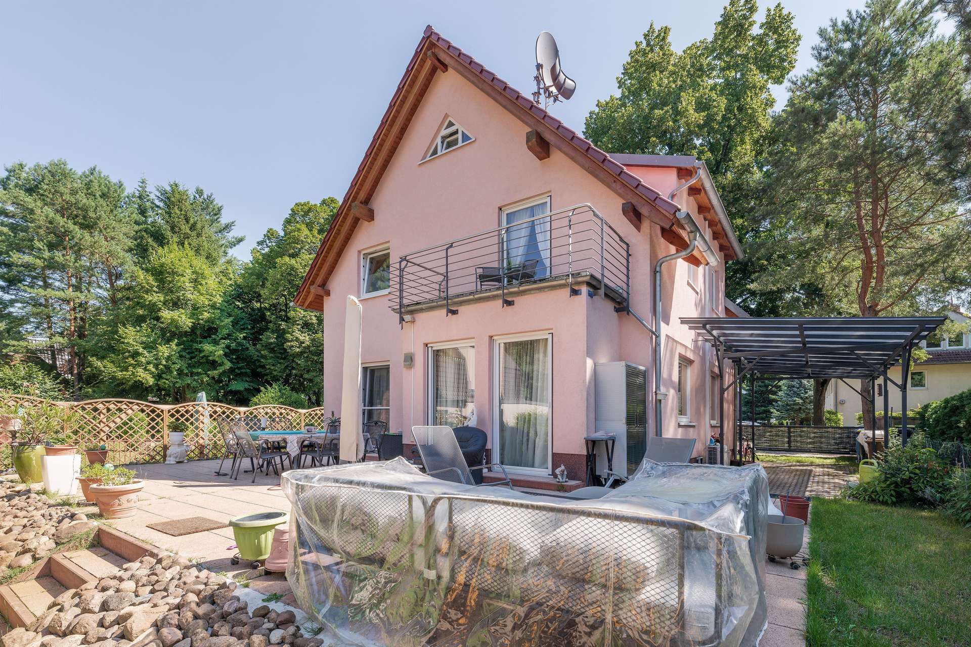 Modernes EFH mit Wärmepumpe, Fußbodenheizung und Kamin – Kleinmachnow