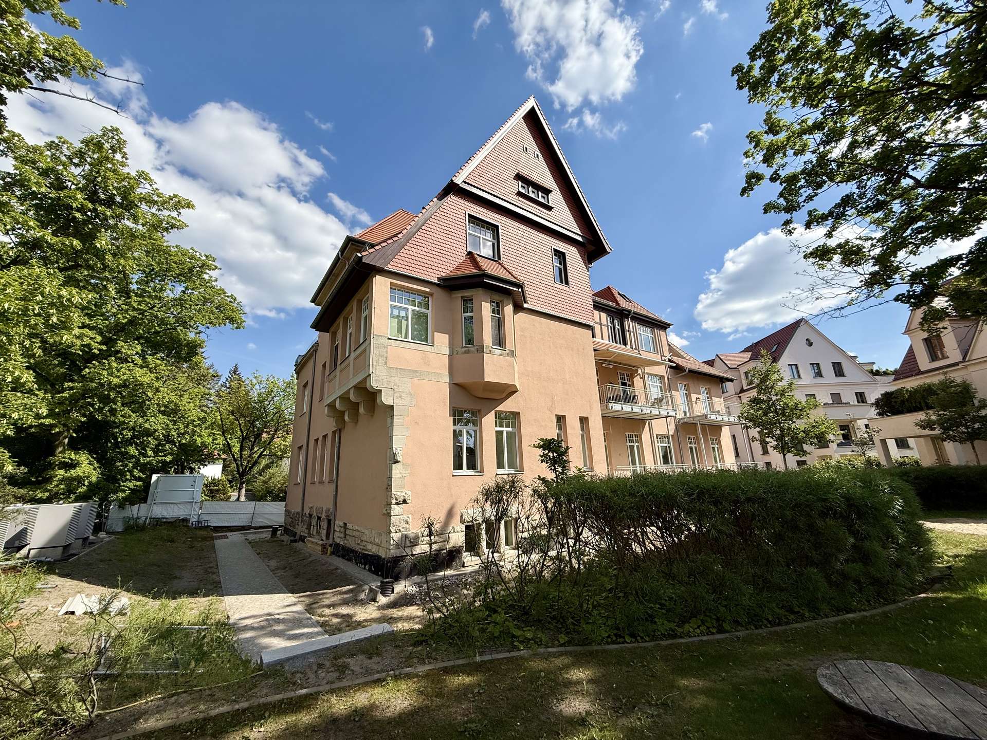 Exklusive Etagenwohnung in Dahlem: Erstbezug in saniertem Altbau mit Aufzug – Berlin