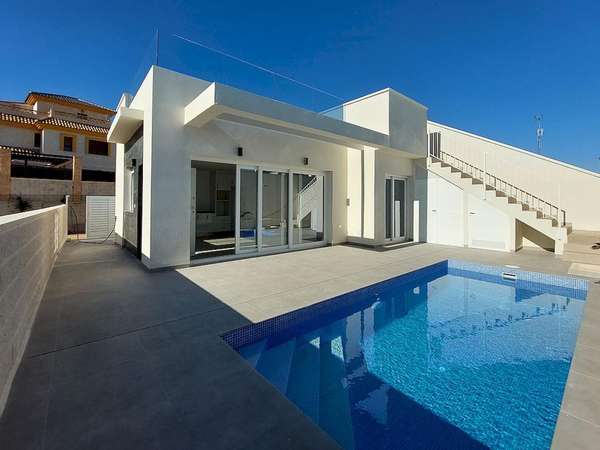 Neubau Villas mit 3 Schlafzimmern und 2 Badezimmern in Los Montesinos| Ref: MA-1383
