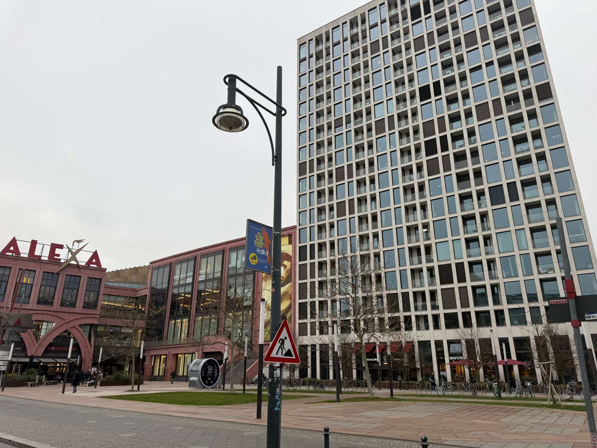 Direkt am ALEXA: Attraktive Gewerbeeinheit nahe Alexanderplatz – Berlin