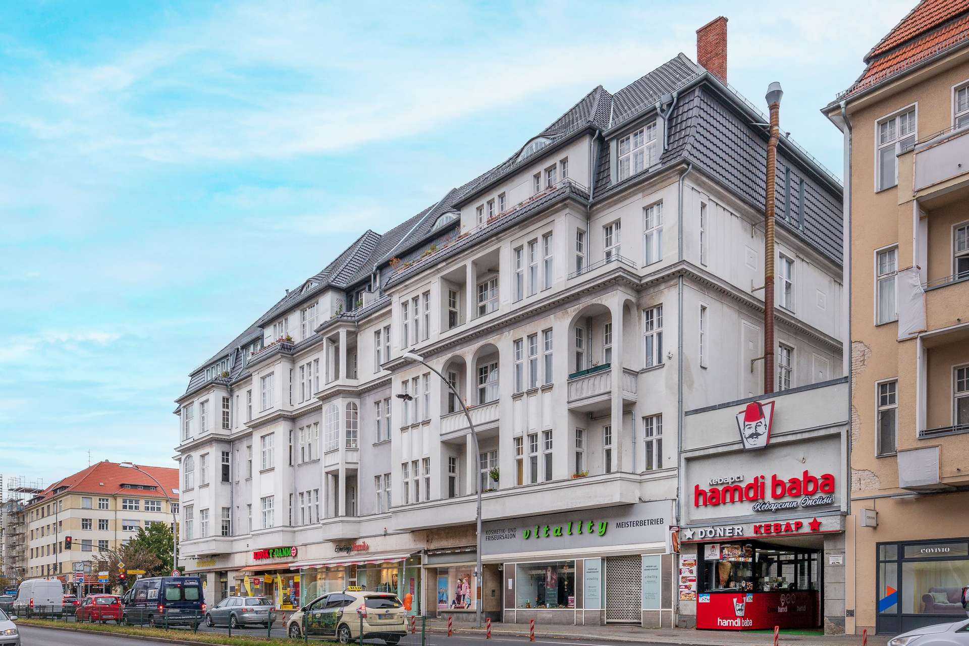 Wohn und Geschäftshaus mitten in der Stadt mit Entwicklungspotenzial – Berlin