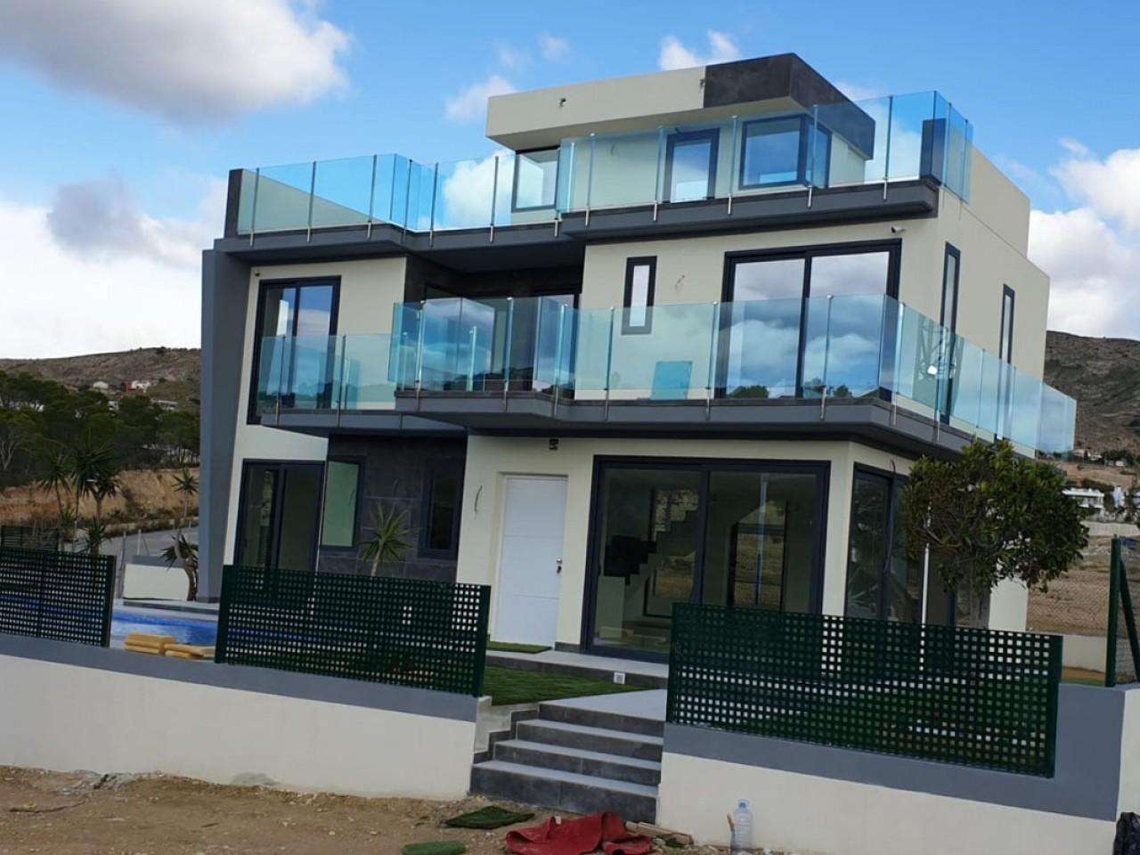 Neubau Villas mit 3 Schlafzimmern und 3 Badezimmern in Benidorm| Ref: MA-1411 – Benidorm
