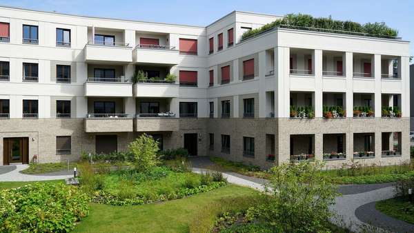 Helle und gut geschnittene Neubauwohnung mit 2 Terrassen