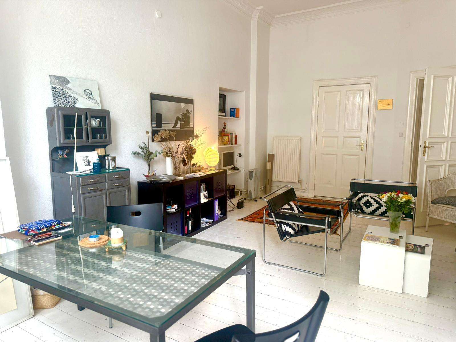 Wohnen, arbeiten, vermieten – Modernisiertes Ladenbüro als Wohnung nutzbar – Berlin