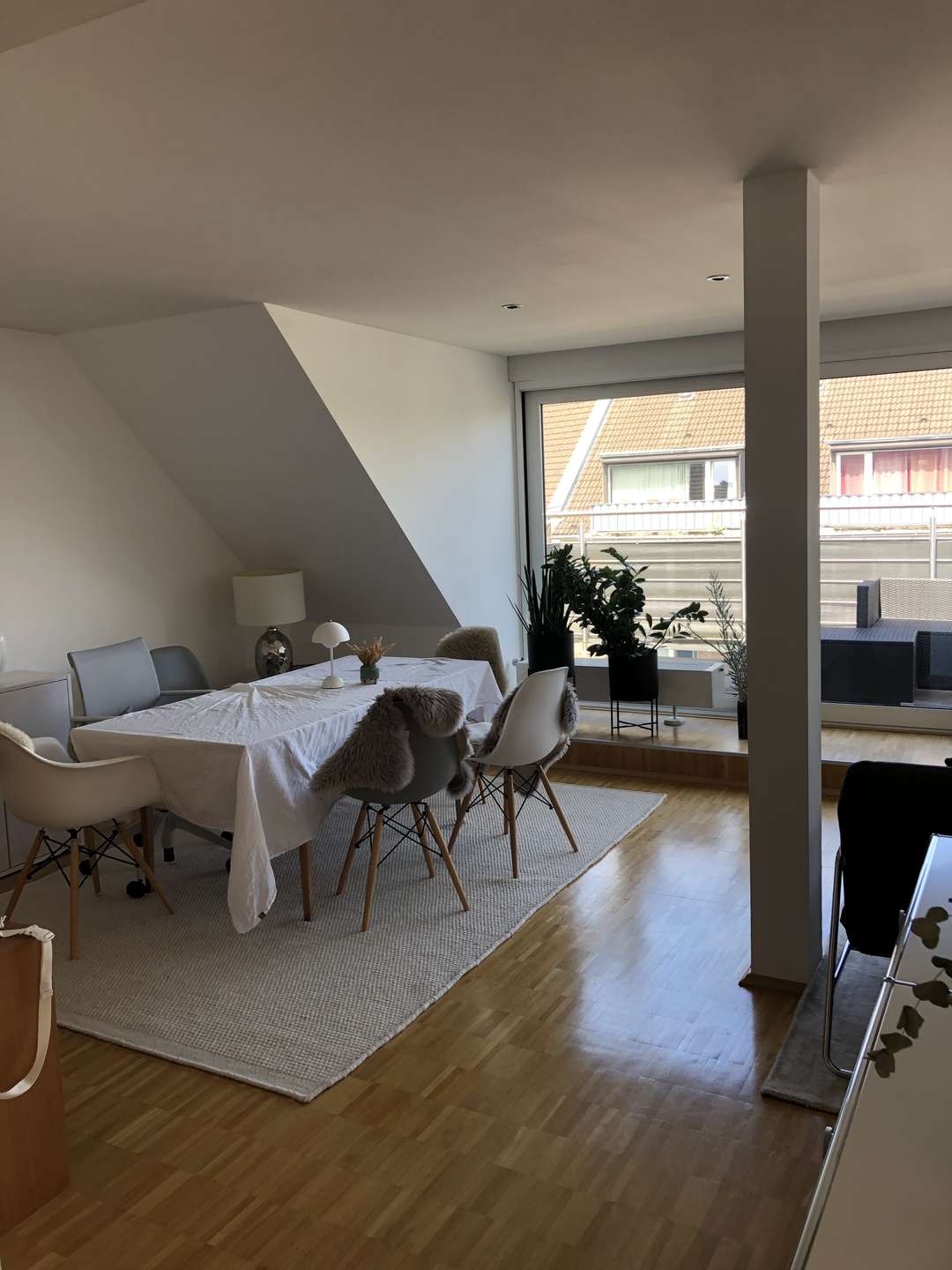 Attraktives Mehrfamilienhaus mit 7 Wohneinheiten und 2 Garagen – sehr gute Kapitalanlage – Düsseldorf