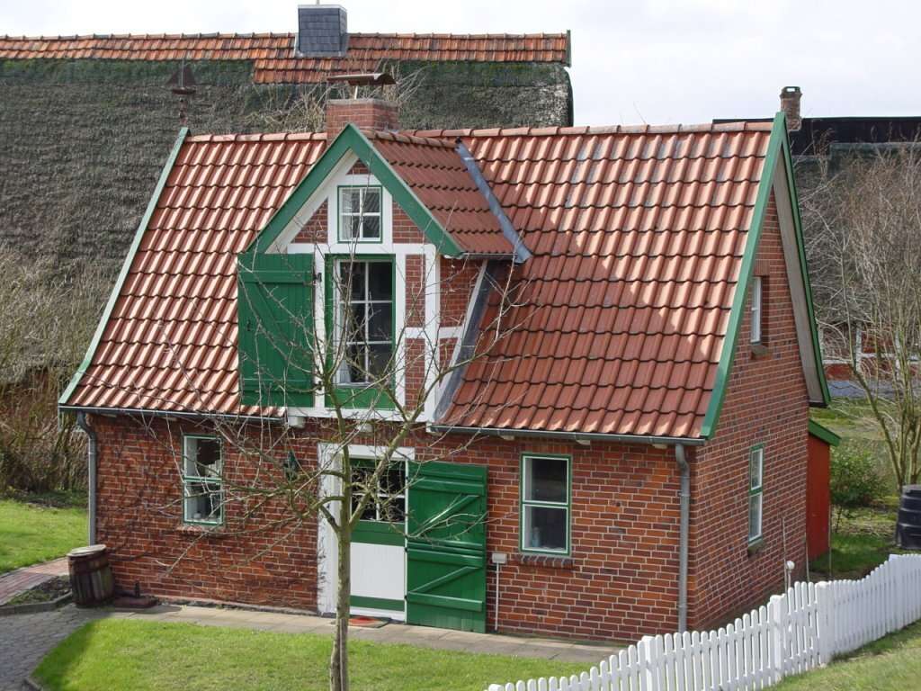 Großzügiges vermietetes Einfamilienhaus inkl. Gästehaus im alten Land – Jork – Außenansicht