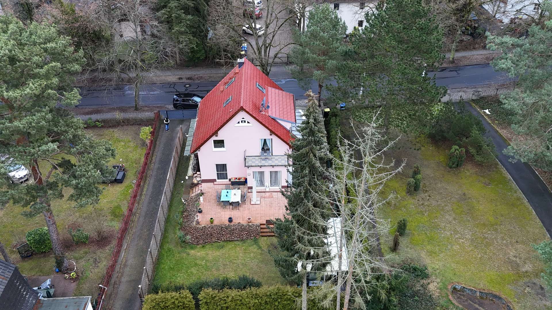 Energieeffizientes A+ Haus mit FBH, Kamin und Klimaanlage – Kleinmachnow