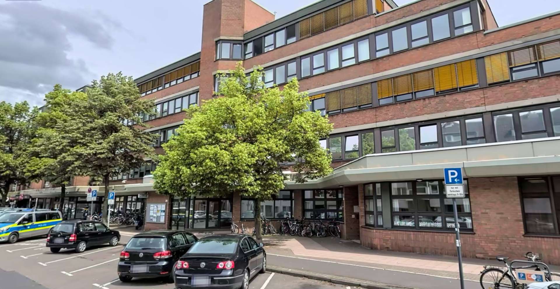 Büro-und- Geschäftshaus mit starkem Bonität – Köln
